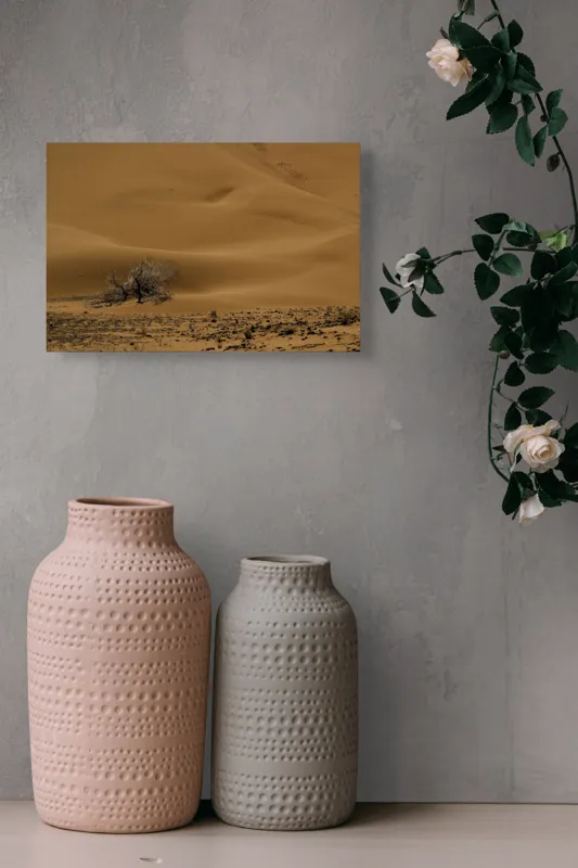 Tablou Canvas, "Solitar printre dunele deșertului", Dune, Nisip, Deșert, Copac, Ariditate, Singurătate, Vânt, Peisaj, Liniște, Deșertăciune, 39 x 26 cm – poza 4