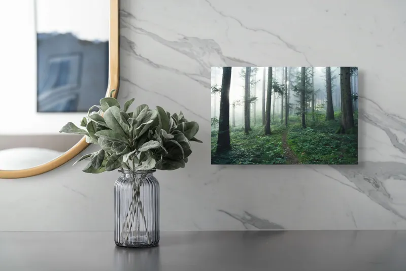 Tablou Canvas, "Cărare prin pădurea învăluită în ceață", Mister, Lumină, Verdeață, Cărare, Arbori, Pădure, Frunziș, Seninătate, Abur, Ploios, 39 x 26 cm – poza 5