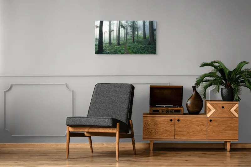 Tablou Canvas, "Cărare prin pădurea învăluită în ceață", Mister, Lumină, Verdeață, Cărare, Arbori, Pădure, Frunziș, Seninătate, Abur, Ploios, 90 x 50 cm – poza 6