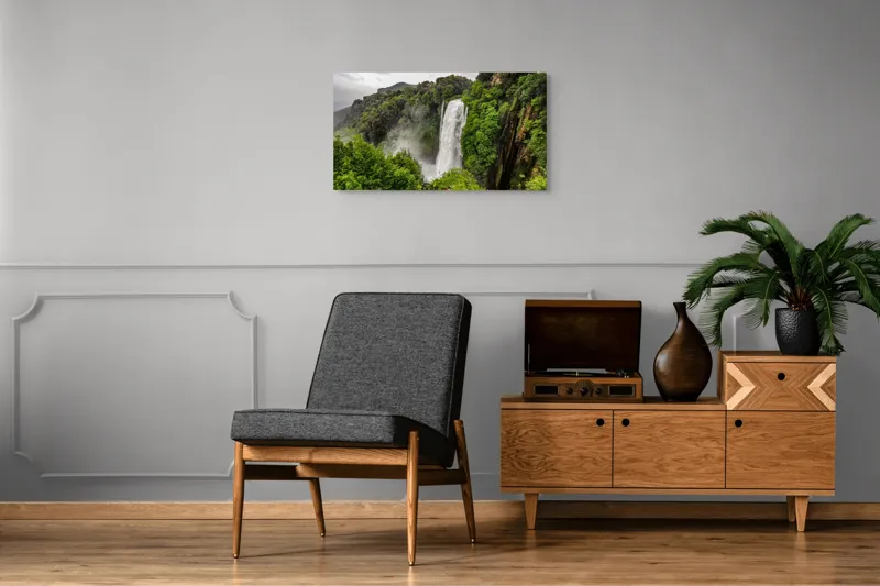 Tablou Canvas, "Cascadă impunătoare în mijlocul naturii", Cascadă, Pădure, Roci, Apă, Vegetație, Cădere, Natură, Misterioasă, 90 x 50 cm – poza 6