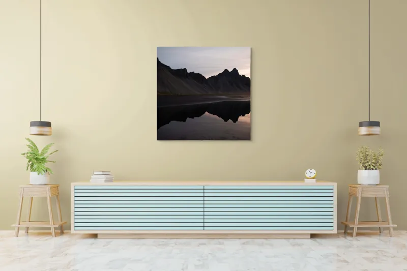 Tablou Canvas, "Munții reflectați în liniștea apei", Munți, Reflecție, Apus, Liniște, Peisaj, Natură, Siluete, 100 x 100 cm – poza 5