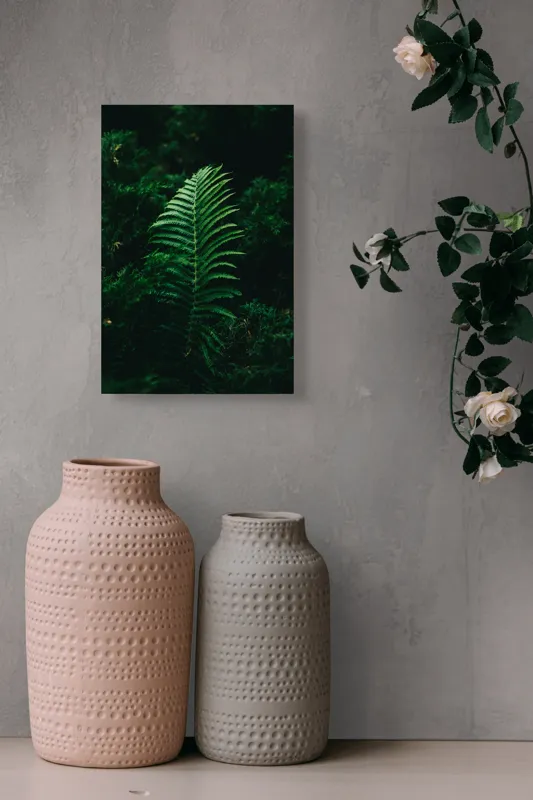 Tablou Canvas, "Frunză de ferigă în umbră verde", Frunză, Verde, Natură, Fern, Umbre, Vegetație, Întuneric, 26 x 39 cm – poza 6