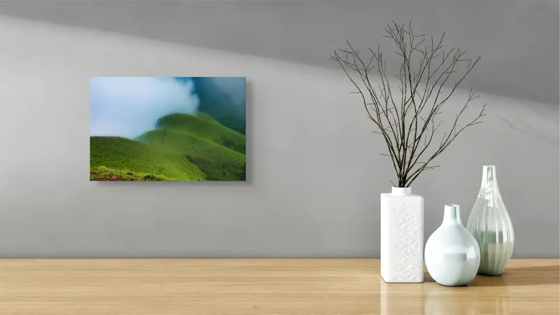 Tablou Canvas, "Întinderi verzi învăluite în ceață", Verdant, Coline, Ceață, Peisaj, Serpentine, Tranquil, Natură, Liniște, 39 x 26 cm – poza 8