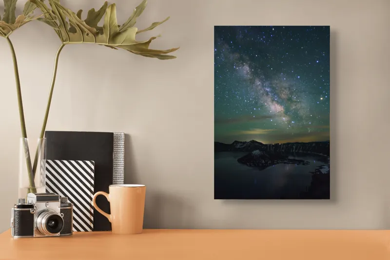 Tablou Canvas, "Magia cerului deasupra lacului liniștit", Stele, Galaxie, Lac, Munți, Reflecție, Cer, Noapte, Mister, Infinit, Splendoare, 26 x 39 cm – poza 3