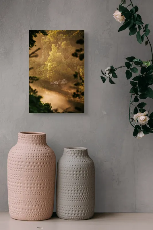 Tablou Canvas, "Pădurea învăluită în ceață aurie", Natură, Verdeață, Lumină, Ceață, Râu, Pădure, Reflexie, Tranquilitate, Peisaj, Seară, 26 x 39 cm – poza 6