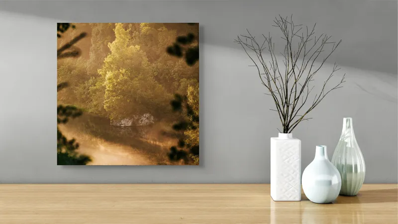 Tablou Canvas, "Pădurea învăluită în ceață aurie", Natură, Verdeață, Lumină, Ceață, Râu, Pădure, Reflexie, Tranquilitate, Peisaj, Seară, 50 x 50 cm – poza 3