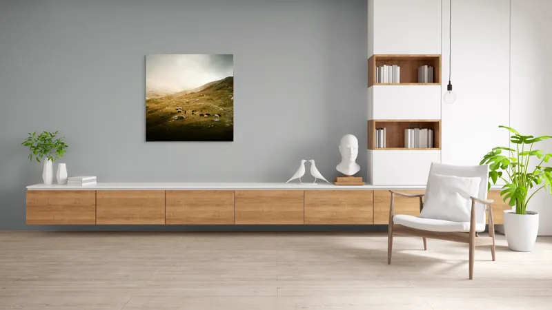 Tablou Canvas, "Oaie în peisaj muntos înnorat", Ceață, Munte, Oi, Potecă, Iarbă, Cer, Stânci, Peisaj, Natură, Lumină, 100 x 100 cm – poza 8