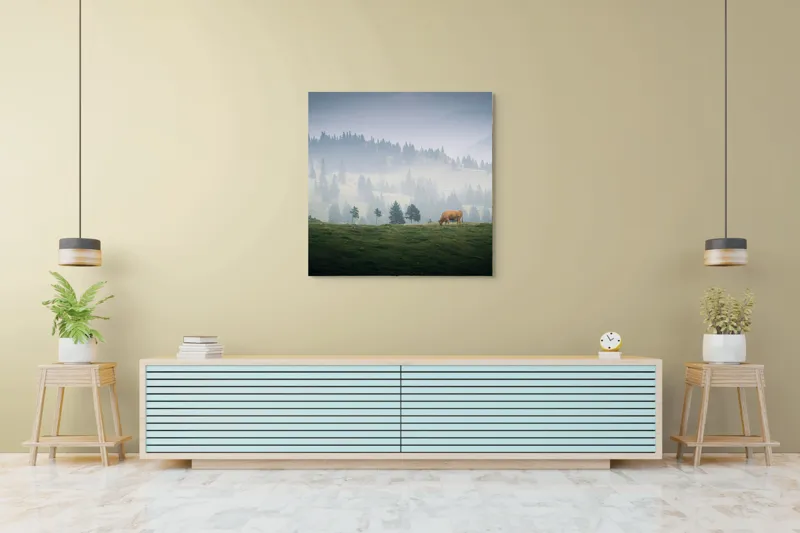 Tablou Canvas, "Văcuța solitară pe câmpul de munte", Nor, Vârfuri, Pini, Vaci, Iarbă, Lumină, Ceață, Peisaj, Tranquilitatea, Natură, 100 x 100 cm – poza 5