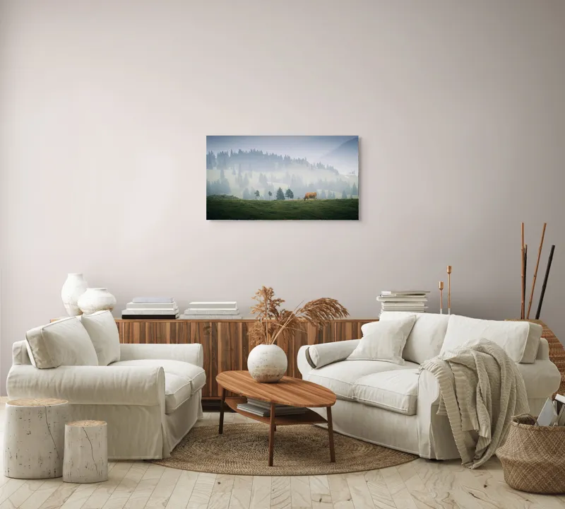 Tablou Canvas, "Văcuța solitară pe câmpul de munte", Nor, Vârfuri, Pini, Vaci, Iarbă, Lumină, Ceață, Peisaj, Tranquilitatea, Natură, 90 x 50 cm – poza 4