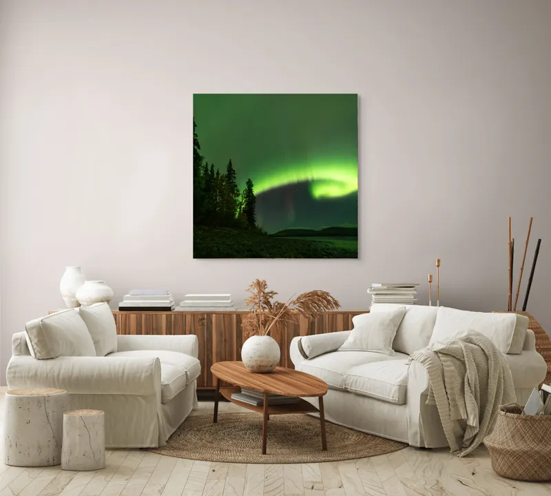 Tablou Canvas, "Aurora boreală deasupra pădurii misterioase", Luminiscență, Cer, Aurore, Noapte, Natură, Peisaj, Stele, Pădure, Lumină, Verde, 100 x 100 cm – poza 3