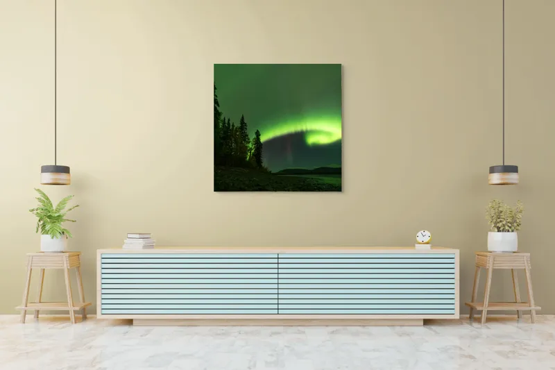 Tablou Canvas, "Aurora boreală deasupra pădurii misterioase", Luminiscență, Cer, Aurore, Noapte, Natură, Peisaj, Stele, Pădure, Lumină, Verde, 100 x 100 cm – poza 5