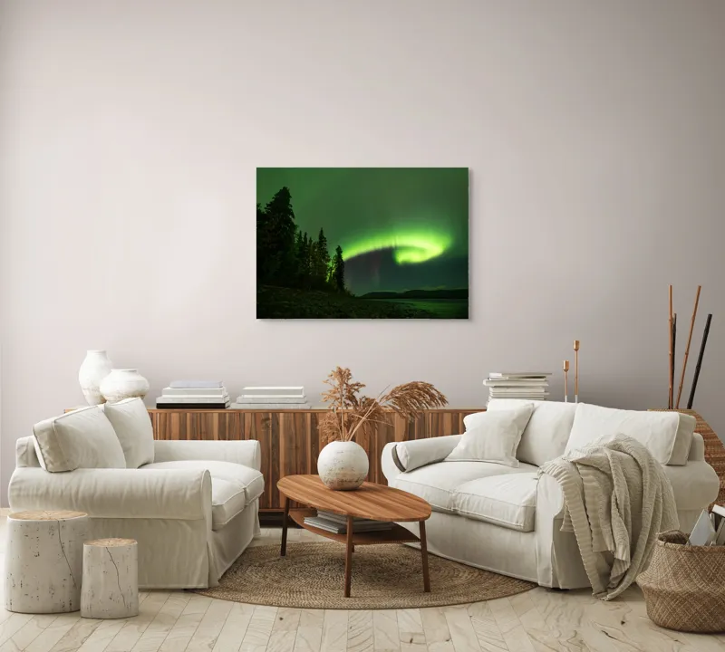 Tablou Canvas, "Aurora boreală deasupra pădurii misterioase", Luminiscență, Cer, Aurore, Noapte, Natură, Peisaj, Stele, Pădure, Lumină, Verde, 100 x 70 cm – poza 3