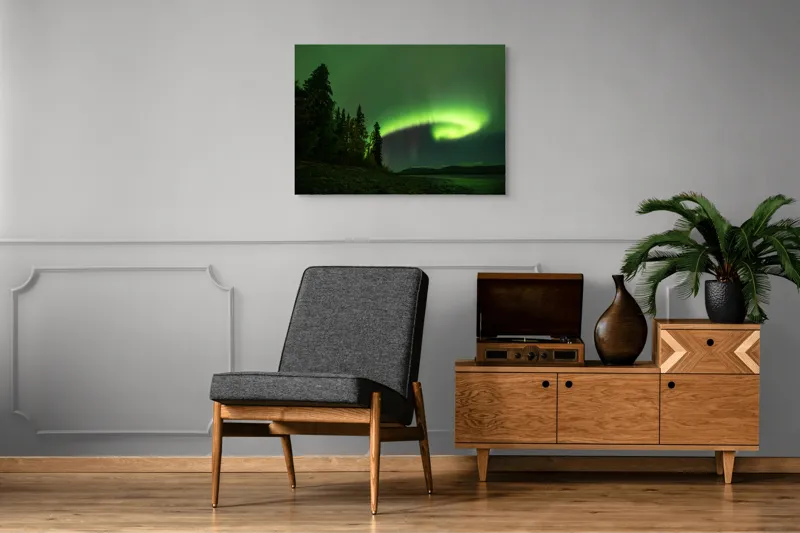 Tablou Canvas, "Aurora boreală deasupra pădurii misterioase", Luminiscență, Cer, Aurore, Noapte, Natură, Peisaj, Stele, Pădure, Lumină, Verde, 100 x 70 cm – poza 8