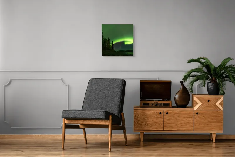 Tablou Canvas, "Aurora boreală deasupra pădurii misterioase", Luminiscență, Cer, Aurore, Noapte, Natură, Peisaj, Stele, Pădure, Lumină, Verde, 50 x 50 cm – poza 6