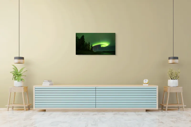Tablou Canvas, "Aurora boreală deasupra pădurii misterioase", Luminiscență, Cer, Aurore, Noapte, Natură, Peisaj, Stele, Pădure, Lumină, Verde, 90 x 50 cm – poza 5