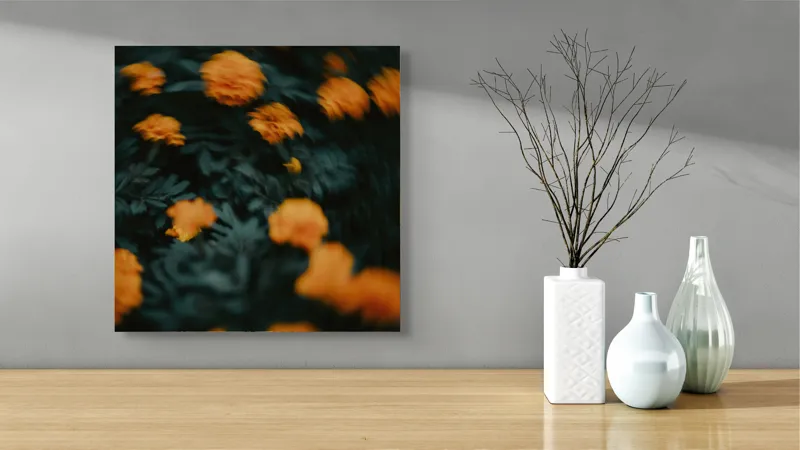 Tablou Canvas, "Dansul florilor portocalii în noapte", Flori, Portocalii, Neclare, Frunze, Întunecate, Contrast, Mișcare, Artă, Mister, Vitalitate, 50 x 50 cm – poza 3