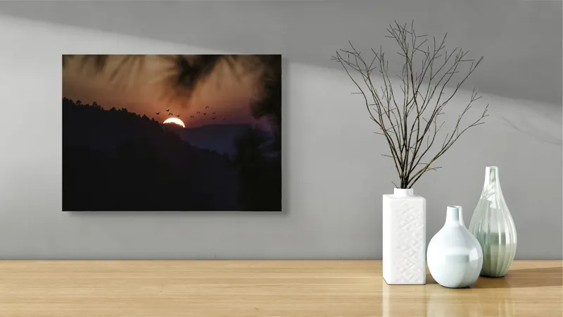Tablou Canvas, "Apus de soare în munți liniștiți", Apus, Cer, Păsări, Siluetă, Peisaj, Culoare, Tranquilitate, 54 x 39 cm – poza 3