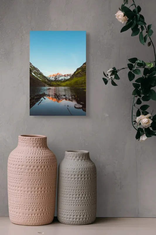 Tablou Canvas, "Reflecții la amurg în munți", Reflecție, Munți, Apus, Lac, Serenitate, Natură, Frumusețe, Tranquilitate, Peisaj, Răsfrângere, 26 x 39 cm – poza 6