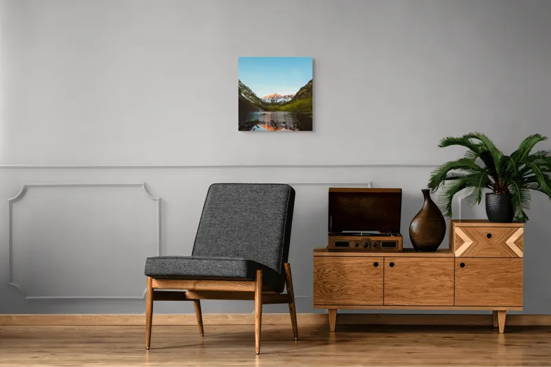 Tablou Canvas, "Reflecții la amurg în munți", Reflecție, Munți, Apus, Lac, Serenitate, Natură, Frumusețe, Tranquilitate, Peisaj, Răsfrângere, 50 x 50 cm – poza 6