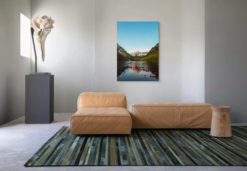 Tablou Canvas, "Reflecții la amurg în munți", Reflecție, Munți, Apus, Lac, Serenitate, Natură, Frumusețe, Tranquilitate, Peisaj, Răsfrângere, 70 x 100 cm – poza 7
