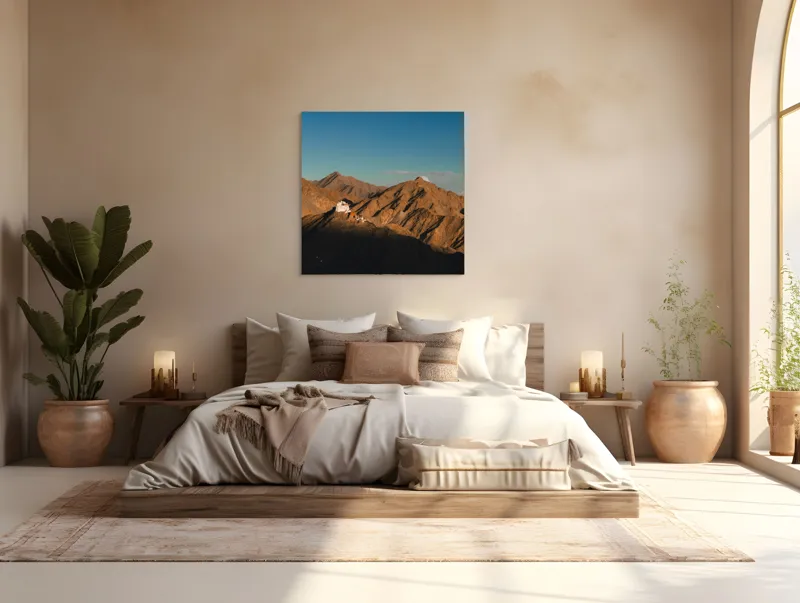 Tablou Canvas, "Biserica între stâncile aspre ale munților", Munți, Apus, Cer, Structură, Umbre, Liniște, Peisaj, Piatră, 100 x 100 cm – poza 4