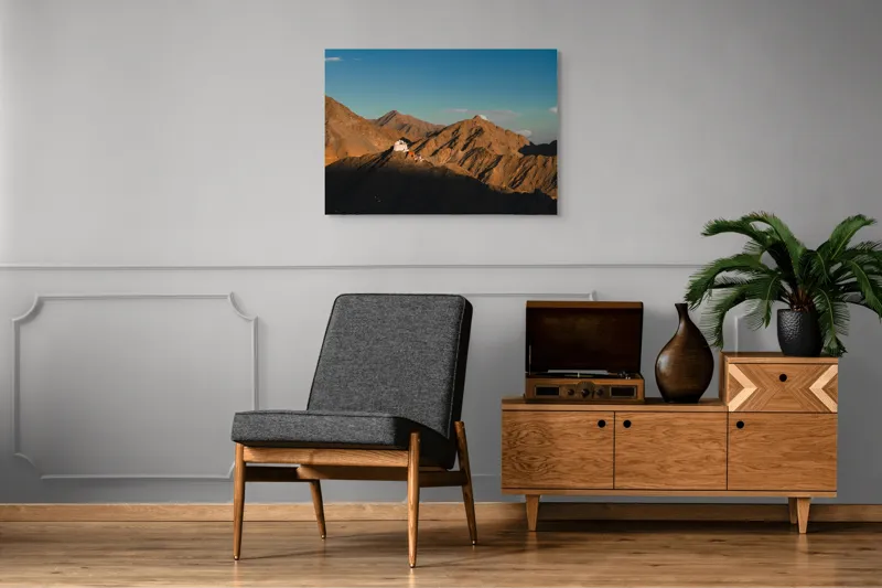 Tablou Canvas, "Biserica între stâncile aspre ale munților", Munți, Apus, Cer, Structură, Umbre, Liniște, Peisaj, Piatră, 100 x 70 cm – poza 8