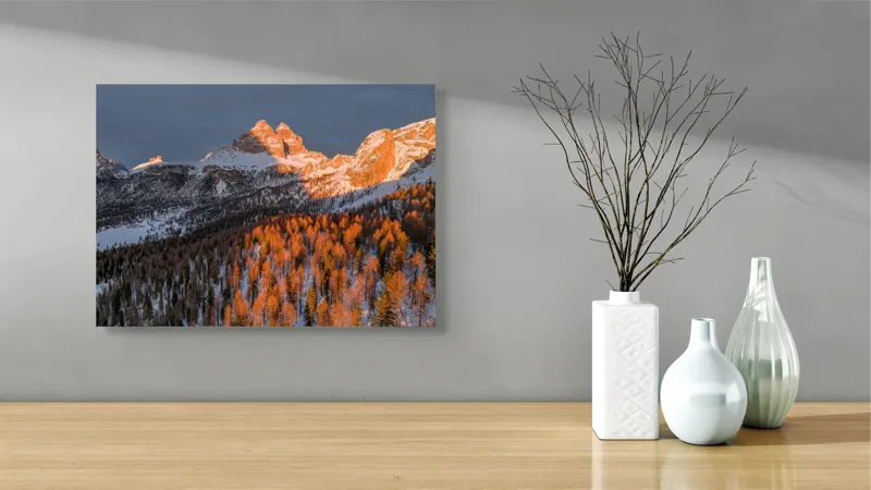 Tablou Canvas, "Munți strălucind în lumina apusului", Munți, Zăpadă, Pădure, Apus, Lumini, Umbre, Cer, Vârfuri, Natură, Pitoresc., 54 x 39 cm – poza 3