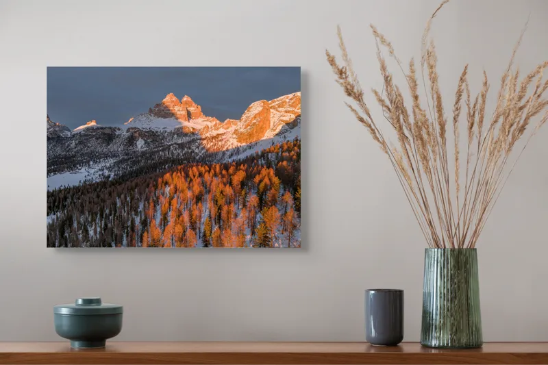 Tablou Canvas, "Munți strălucind în lumina apusului", Munți, Zăpadă, Pădure, Apus, Lumini, Umbre, Cer, Vârfuri, Natură, Pitoresc., 54 x 39 cm – poza 4