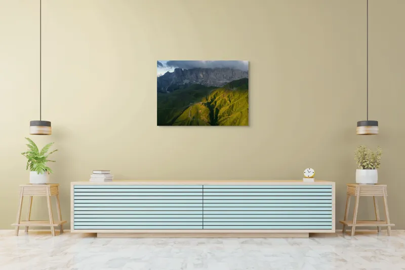 Tablou Canvas, "Lumina de seară în munți verzi", Nor, Munți, Pante, Drumul, Umbre, Apus, Verdeață, Peisaj, Măreție, Răsărit, 100 x 70 cm – poza 4
