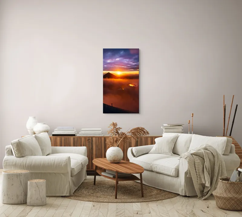 Tablou Canvas, "Explorator în fața vulcanului activ", Serenitate, Vârf, Apus, Lavă, Fum, Cer, Siluetă, Măreție, Natură, Culoare, 50 x 90 cm – poza 7