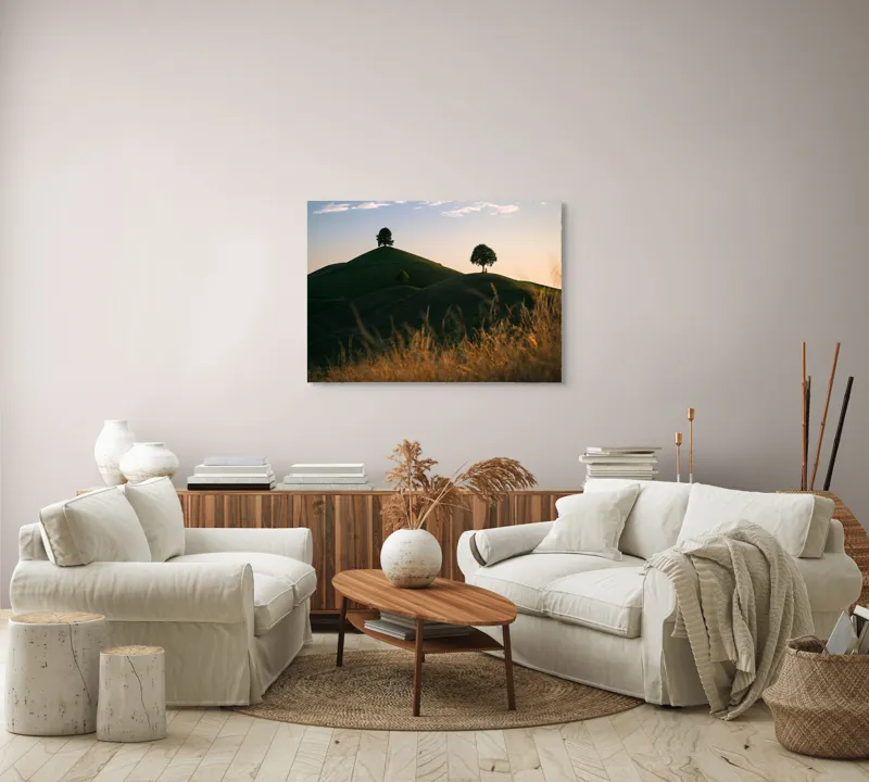 Tablou Canvas, "Dealuri mângâiate de lumină blândă", Apus, Dealuri, Solitar, Copaci, Peisaj, Calm, Natură, Siluetă, 100 x 70 cm – poza 3