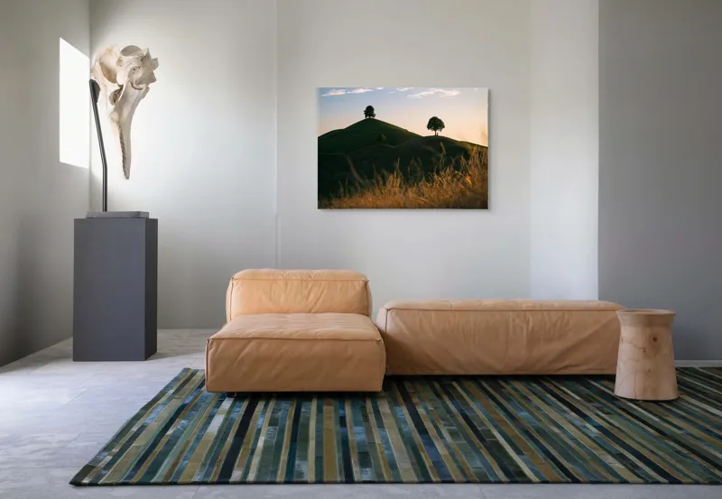 Tablou Canvas, "Dealuri mângâiate de lumină blândă", Apus, Dealuri, Solitar, Copaci, Peisaj, Calm, Natură, Siluetă, 100 x 70 cm – poza 7