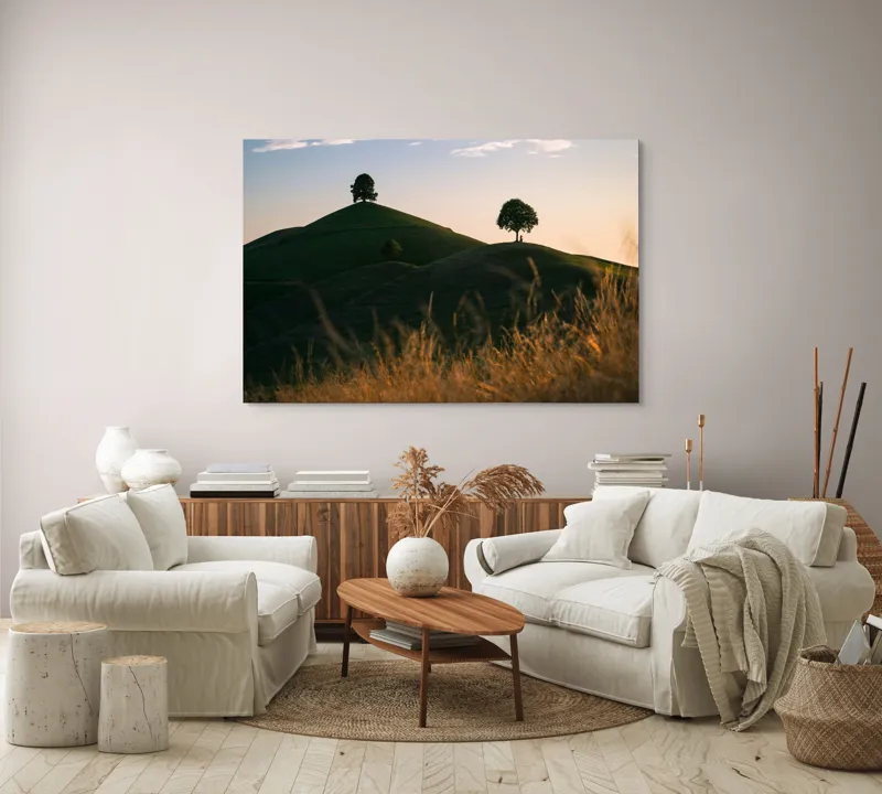 Tablou Canvas, "Dealuri mângâiate de lumină blândă", Apus, Dealuri, Solitar, Copaci, Peisaj, Calm, Natură, Siluetă, 150 x 100 cm – poza 3