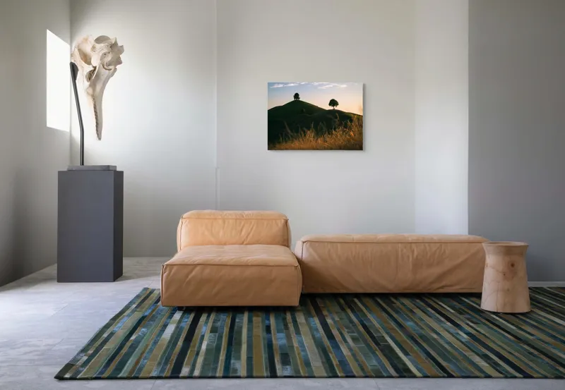 Tablou Canvas, "Dealuri mângâiate de lumină blândă", Apus, Dealuri, Solitar, Copaci, Peisaj, Calm, Natură, Siluetă, 70 x 50 cm – poza 8