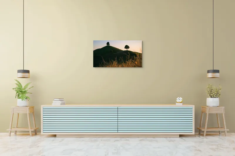 Tablou Canvas, "Dealuri mângâiate de lumină blândă", Apus, Dealuri, Solitar, Copaci, Peisaj, Calm, Natură, Siluetă, 90 x 50 cm – poza 5