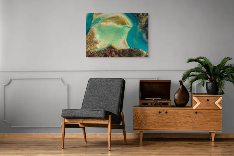 Tablou Canvas, "Labirint de culori în natură serenă", Apa, Culori, Insule, Vegetație, Forme, Natură, Peisaj, Contrast, Texturi, Fluiditate., 100 x 70 cm – poza 8