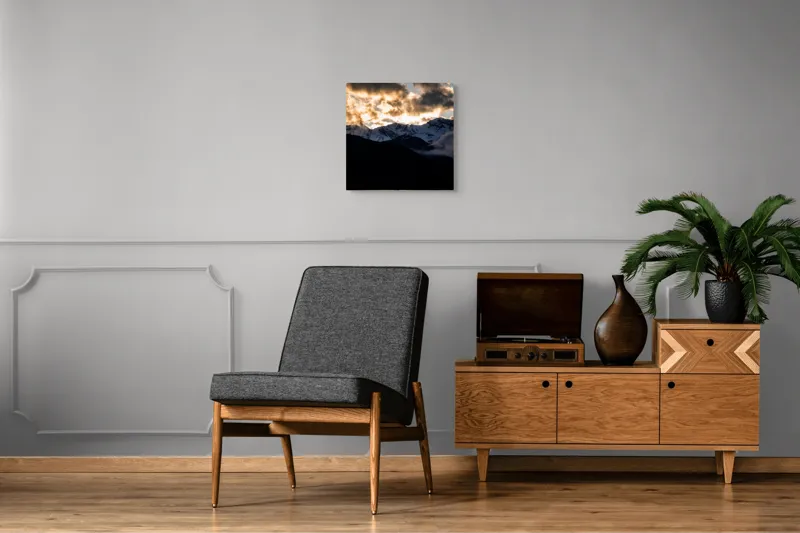 Tablou Canvas, "Răsărit peste munții înzăpeziți ai dimineții", Nori, Munți, Apus, Siluetă, Cer, Zăpadă, Peisaj, Umbre, Lumină, Vârfuri, 50 x 50 cm – poza 6