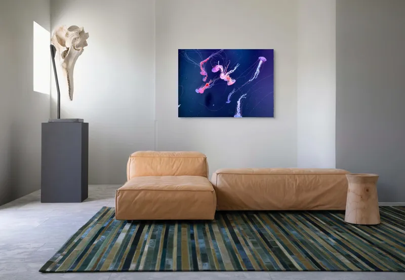 Tablou Canvas, "Dansul grațios al meduzelor colorate", Jeleuri, Strălucire, Acvatic, Fascinație, Albastru, Mister, Mișcare, Grație, Înflorire, Ocean., 100 x 70 cm – poza 7