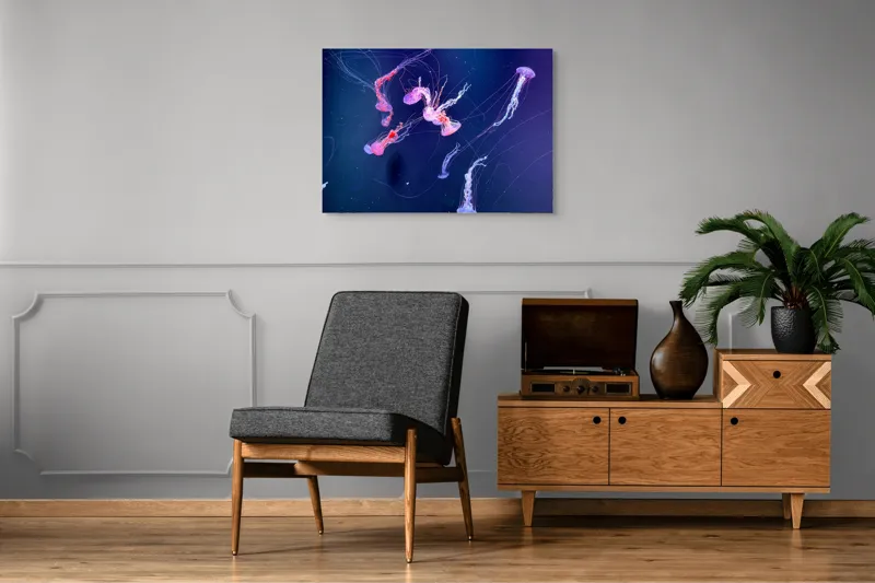 Tablou Canvas, "Dansul grațios al meduzelor colorate", Jeleuri, Strălucire, Acvatic, Fascinație, Albastru, Mister, Mișcare, Grație, Înflorire, Ocean., 100 x 70 cm – poza 8