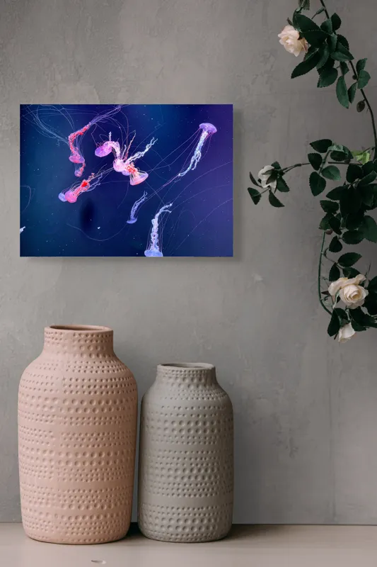 Tablou Canvas, "Dansul grațios al meduzelor colorate", Jeleuri, Strălucire, Acvatic, Fascinație, Albastru, Mister, Mișcare, Grație, Înflorire, Ocean., 54 x 39 cm – poza 8