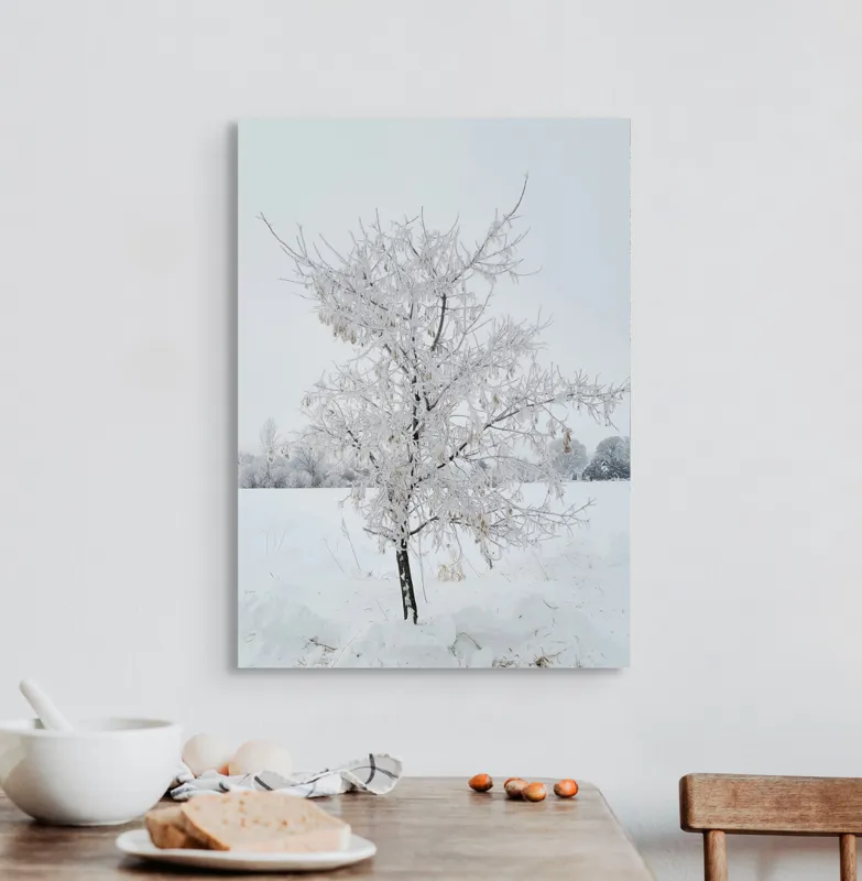 Tablou Canvas, "Pom înghețat într-un peisaj de iarnă", Alb, Înghețat, Singuratic, Rece, Calm, Pur, Fragil, Îngheț, Iarnă, Liniște, 50 x 70 cm – poza 3