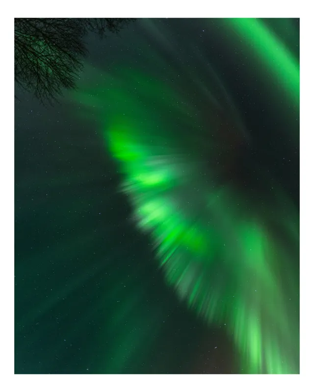 Tablou Canvas, "Spectacolul luminii pe cerul nordic", Auroră, Cer, Noapte, Lumină, Verde, Mister, Fascinație, Stele., 50 x 70 cm