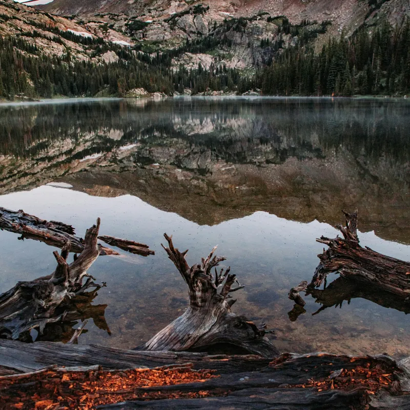 Tablou Canvas, "Reflexiile muntelui în lac liniștit", Reflecție, Măreție, Natură, Tranquilitate, Munți, Liniște, Frumusețe, Lemn, Apus, Apă, Sălbăticie, Peisaj, 100 x 100 cm – poza 2