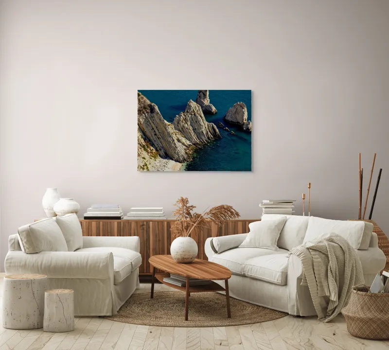 Tablou Canvas, "Stâncile misterioase de lângă țărmul albastru", Stânci, Plajă, Mare, Albastru, Natură, Peisaj, Rugozitate, Contrast, Seninătate, Frumusețe, 100 x 70 cm – poza 3