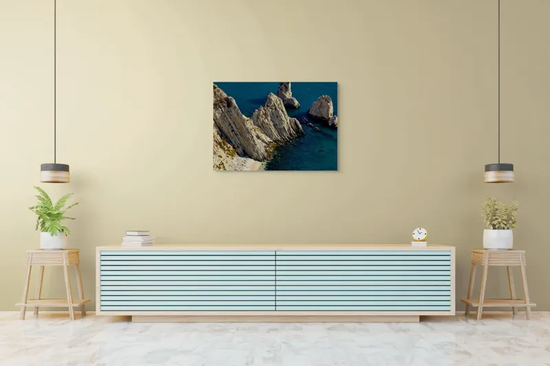 Tablou Canvas, "Stâncile misterioase de lângă țărmul albastru", Stânci, Plajă, Mare, Albastru, Natură, Peisaj, Rugozitate, Contrast, Seninătate, Frumusețe, 100 x 70 cm – poza 4