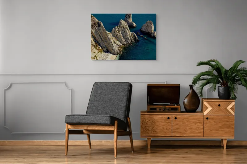 Tablou Canvas, "Stâncile misterioase de lângă țărmul albastru", Stânci, Plajă, Mare, Albastru, Natură, Peisaj, Rugozitate, Contrast, Seninătate, Frumusețe, 100 x 70 cm – poza 8
