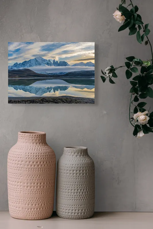 Tablou Canvas, "Reflecții ale munților în apă cristalină", Munte, Lac, Reflecție, Nor, Cer, Apus, Peisaj, Natură, Frumusețe, Răsărit, 54 x 39 cm – poza 8