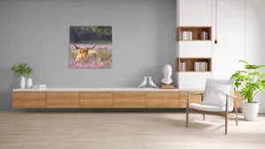 Tablou Canvas, "Vacă din Highlands printre flori mov", 100 x 100 cm – poza 8