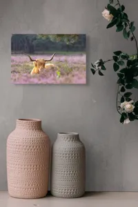 Tablou Canvas, "Vacă din Highlands printre flori mov", 39 x 26 cm – poza 4