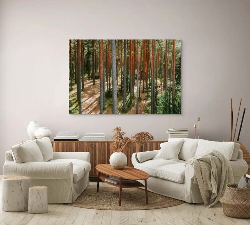 Tablou Canvas, "Coliba ascunsă în pădurea deasă", Pădure, Copaci, Cabane, Lumină, Umbre, Natură, Timp, Liniște, Verdeață, Trunchiuri, 150 x 100 cm – poza 3